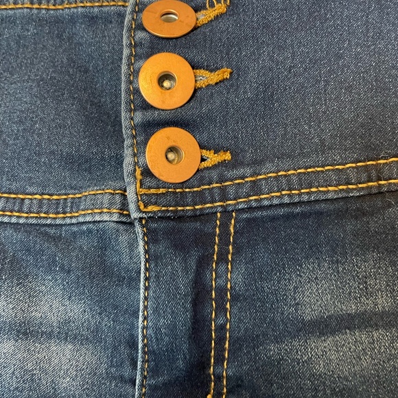 No Boundaries Dark Blue Jeans Short. - Picture 8 of 14